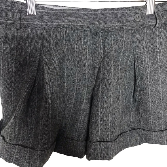 Ted Baker Grey Wool Pleated Shorts - Picture 3 of 6